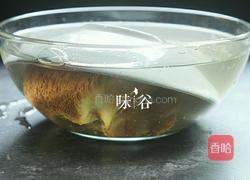 猴头菇炖鸡的做法图解2