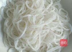 鸡肉炖粉条的做法图解1