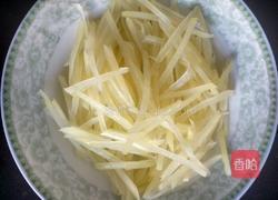 土豆炒鸡胸肉的做法图解2