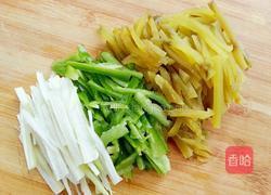 凉拌榨菜丝的做法图解2