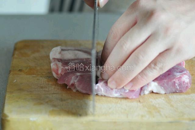 五花肉切厚块