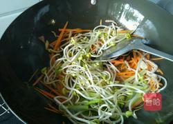 黄豆芽炒粉条的做法图解4