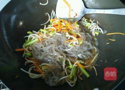 黄豆芽炒粉条的做法图解5
