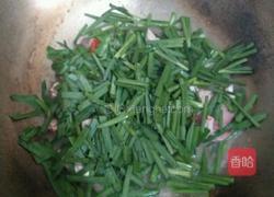 韭菜炒墨鱼的做法图解7