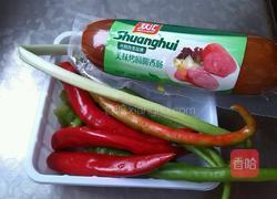 香肠炒辣椒的做法图解1