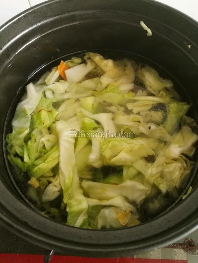 倒入适量水