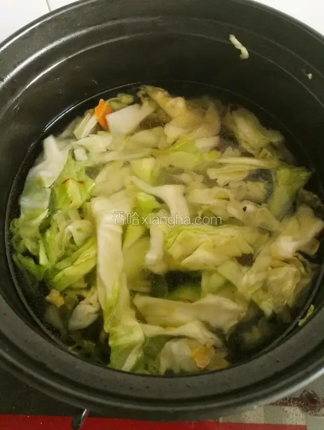 倒入适量水