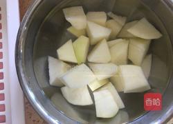 土豆炖圆茄子的做法图解1