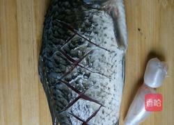 白萝卜鲫鱼汤的做法图解1