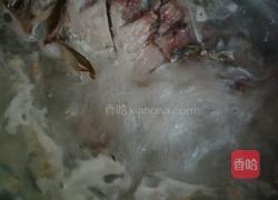白萝卜鲫鱼汤的做法图解3