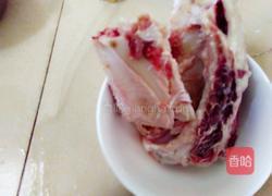 牛骨萝卜汤的做法图解2