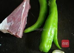 青椒炒肉丁的做法图解2