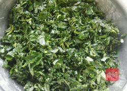 红薯叶窝窝头的做法图解1