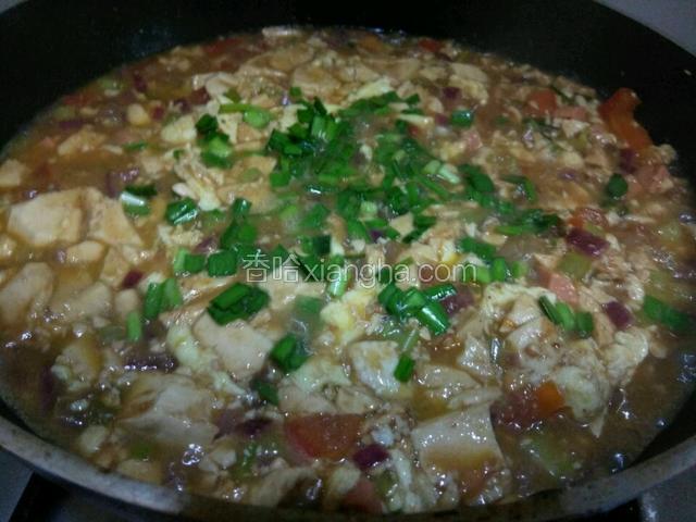 关火给鸡精，韭菜碎搅拌均匀出锅