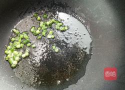 绿豆芽炒韭菜的做法图解1