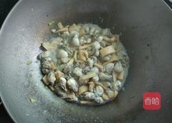 萝卜干炒海蛎的做法图解3