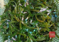 胡萝卜炒海带丝的做法图解2