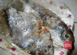 煎咸鱼的做法图解1