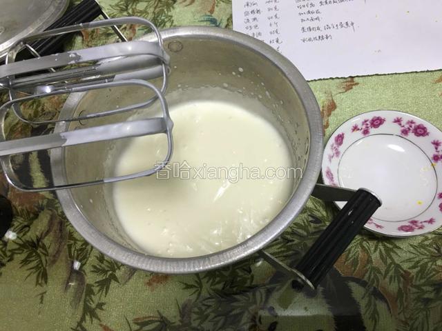 加入糖粉搅拌均匀。