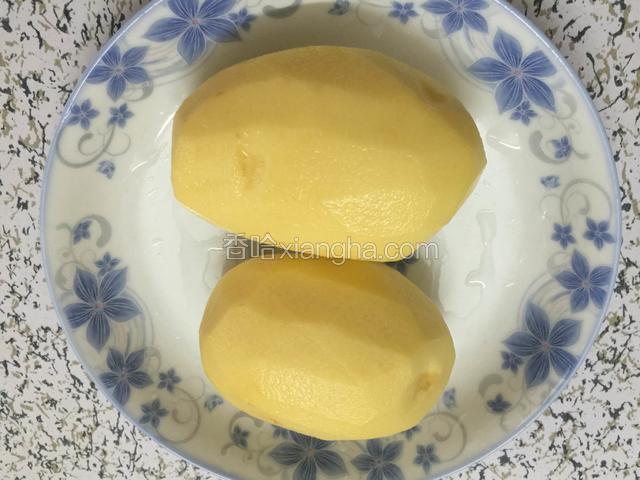 土豆削皮洗净
