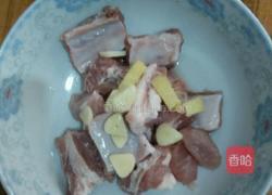 剁椒蒸排骨的做法图解1
