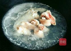 红枣花生猪蹄汤的做法图解3