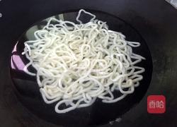 海鲜炒乌冬面的做法图解5