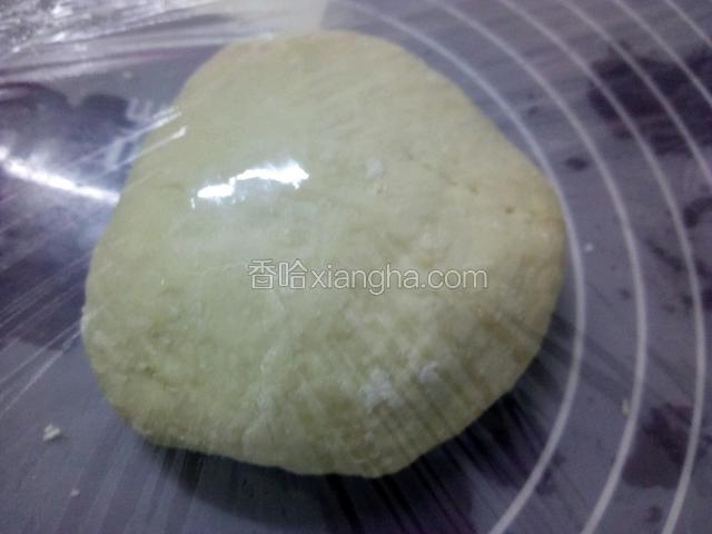 盖上保鲜膜发酵一小时左右