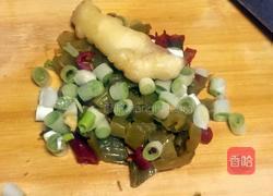 酸菜焖鱼的做法图解1