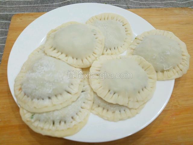 做好的尖椒茄子馅饼。