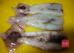 姜蔥爆魷魚筒的做法圖解1