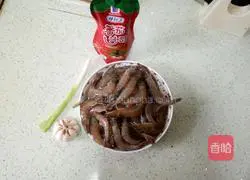 Illustration of how to make shrimps in tomato sauce 1