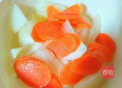 雪梨胡萝卜汁的做法图解2