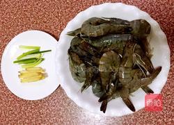 微波番茄虾的做法图解1