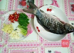 葱烧鲫鱼的做法图解2