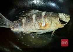 葱烧鲫鱼的做法图解4