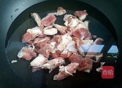 萝卜焖牛腩的做法图解1