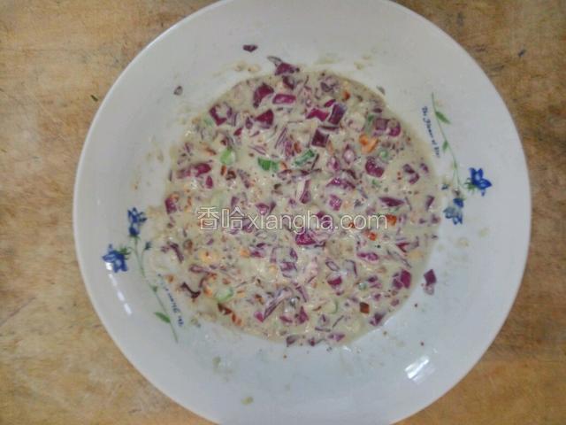 加适量面粉和水调成稀糊