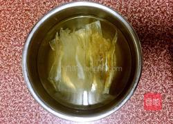 红枣牛奶炖花胶的做法图解1