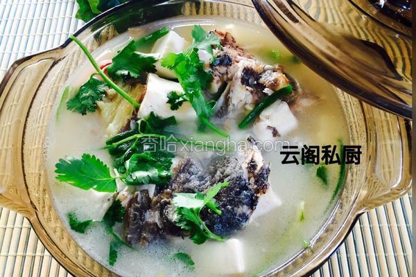 炖石斑鱼头豆腐汤
