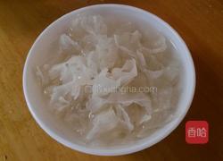 银耳桂圆枸杞粥的做法图解3