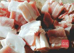 板栗烧肉的做法图解1