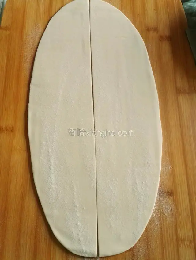 撒上面粉