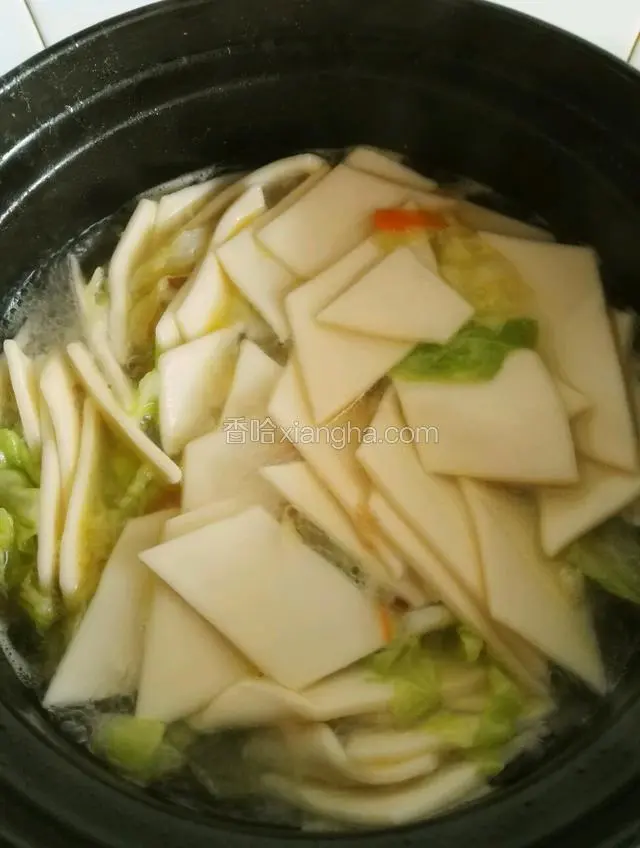 放入面片稍煮
