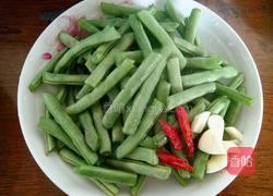 干煸梅豆的做法图解2