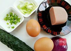 火腿炒蛋的做法图解1