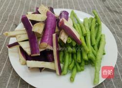 紫苏叶茄子炒豆角的做法图解1