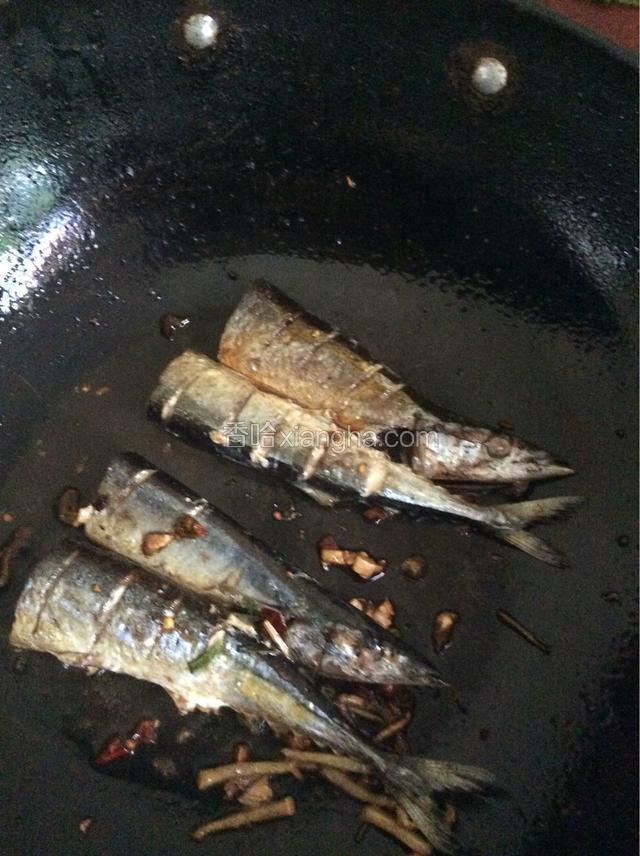 煎至两面金黄即可。