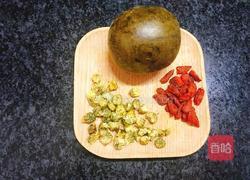 罗汉果菊花茶的做法图解1