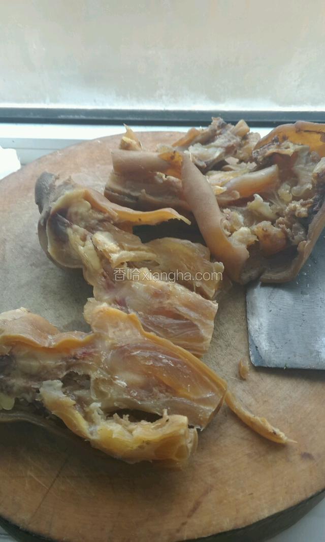后面的圆柱形蹄筋切开一分为二，总之就是改均匀大小段即可